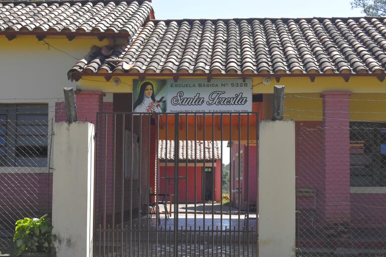 Fachada de la Escuela Santa Teresita de Paso Yobái.
