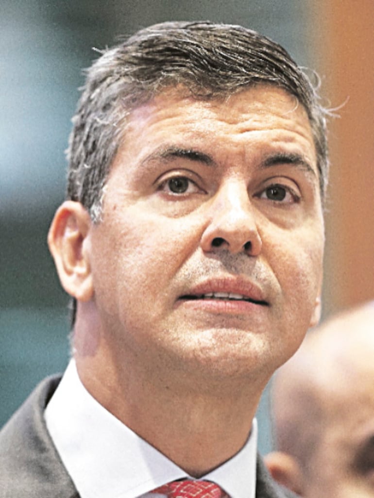 Santiago Peña, presidente.