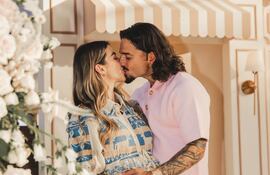 Maluma y Susana Gómez en el baby shower de Paris, la niña que esperan con ansias.