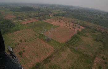 Imágenes del sobrevuelo de la ANDE sobre la LT 500 KV de Margen Derecha de Itaipú a Villa Hayes.