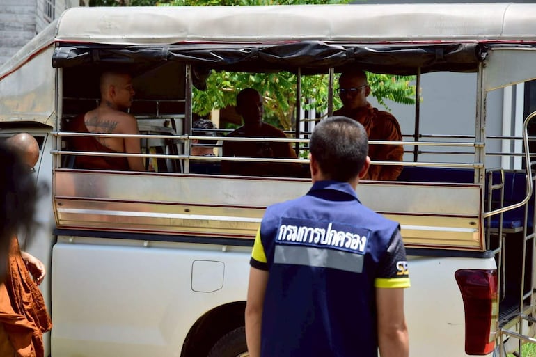 Ocho monjes budistas que participaban en un peregrinaje murieron este jueves en el noreste de Tailandia después de ser atropellados por una camioneta conducida por un menor de edad, según informaron las autoridades.