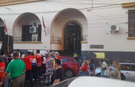 Jubilados y aportantes de la Caja Municipal piden su intervención.