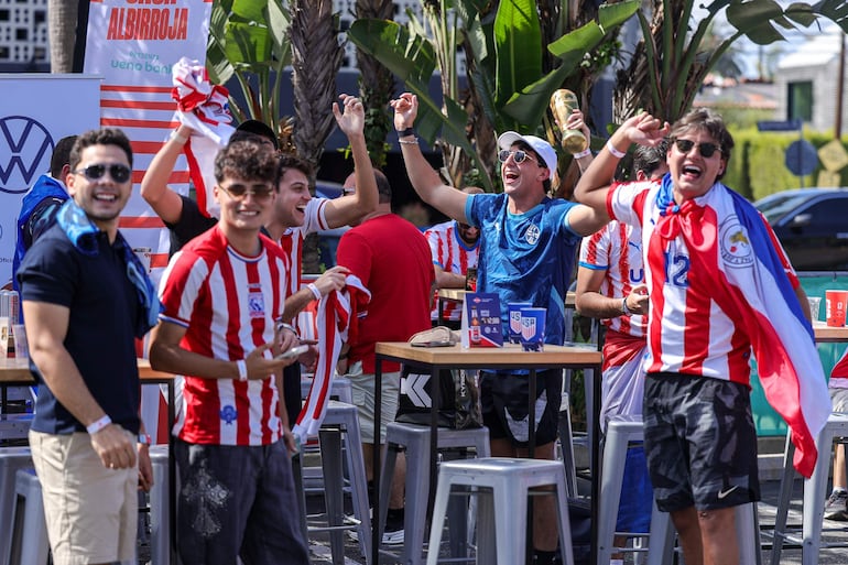 Más de 5.000 aficionados disfrutaron de la primera gran celebración albirroja en Los Ángeles.