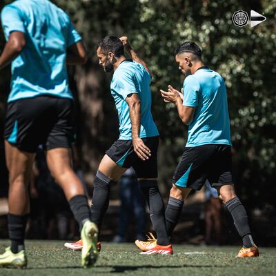 Antonio Bareiro (c) anotó el gol de la victoria de Olimpia en el segundo partido