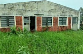 La sede del INDI abandonada en Coronel Oviedo.