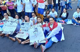 Enfermeras movilizadas no fueron recibidas por la ministra de Salud a pesar de una gran movilización.