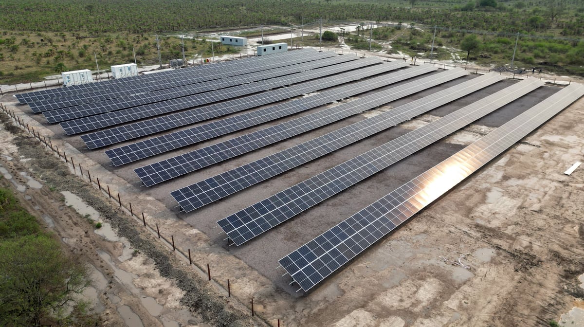 Parques solares con baterías, la opción más rápida para evitar la crisis energética
