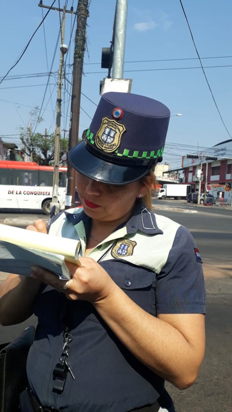 Inspectora Verónica Riveros, de la PMT.