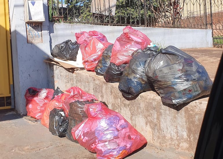 En algunos sectores los vecinos reportan que desde hace dos semanas no se recogen la basura.