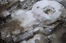 Fotografía que muestra una imagen del hallazgo de una singular estructura ritual maya, en el sitio prehispánico El Tigre, que aporta datos inéditos sobre las complejas prácticas ceremoniales y los patrones sociales del periodo preclásico terminal, este lunes en el Palacio Nacional de la Cultura, en Ciudad de Guatemala (Guatemala).