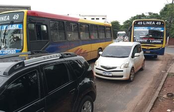 Unidades del transporte público involucrados en la riña.