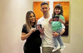Jorge Morel y Rubí Samudio con la dulce Briana anunciaron felices que dos nenas se sumarán a la familia.
