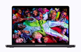 Fotografía difundida por Apple de su nuevo MacBook Pro. Apple lanzó este martes los últimos modelos de su MacBook Pro de 14 y de 16 pulgadas, con los nuevos procesadores M5 Pro y M5 Max, con los que la compañía busca mejorar el rendimiento para profesionales y sus capacidades de inteligencia artificial (IA) y el nuevo MacBook Air con el chip M5.