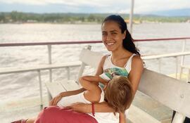 Bella postal. Fiorella Migliore con su pequeño hijo Elio.