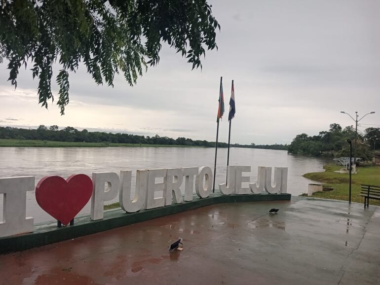 Continúan las lluvias en San Pedro: ríos en aumento, caminos bloqueados y hogares inundados