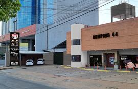 El showroom de Camping 44 se ubica sobre Avda. Artigas 2061 y San Estanislao de Asunción.