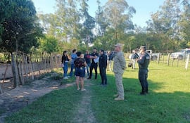 Investigan muerte de un recién nacido hallado enterrado en el patio de una vivienda en Mbocayaty.