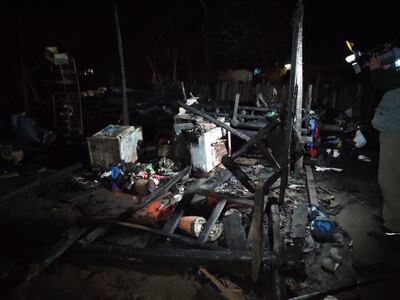 Un incendio consumió en su totalidad una casa ubicada en el Asentamiento María Guadalupe de Nueva Asunción, Tarumandy, Luque.