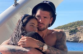 Romántica postal. Tini Stoessel en los brazos de Rodrigo de Paul.