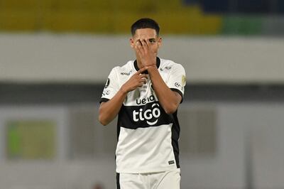 Hugo Adrián Benítez, jugador de Olimpia, festeja un gol en el partido frente a San Antonio Bulo Bulo por la primera fecha del Grupo H de la Copa Libertadores 2025 en el estadio Félix Capriles, en Cochabamba, Bolivia.