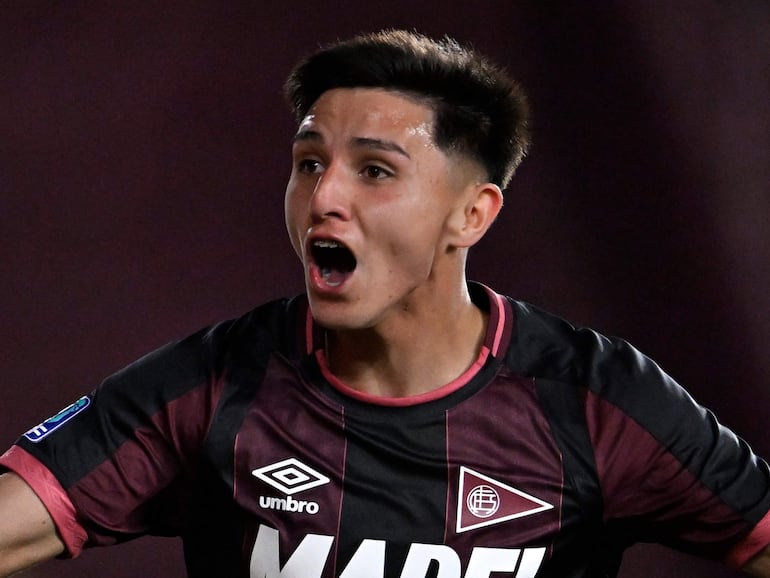 El paraguayo Gonzalo Lobos, futbolista de Lanús, celebra un gol en el partido frente a Estudiantes de La Plata por la fecha 10 del torneo Clausura 2026 de la Liga Profesional de Argentina en el estadio Néstor Díaz Pérez, en Lanús, Argentina.