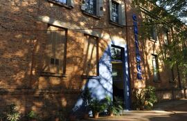 Fachada de Radio Cáritas.