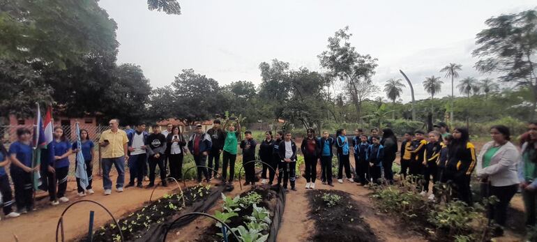 Los pequeños admiraron los trabajos realizados.