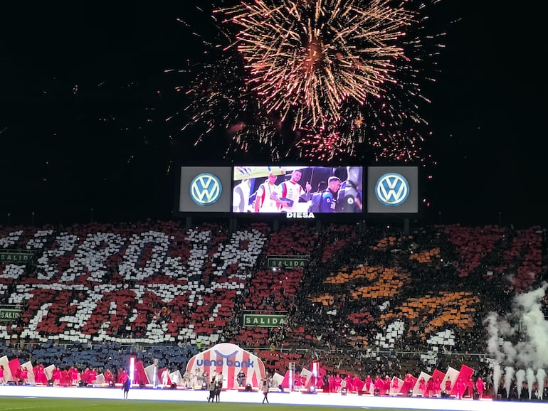 Festejo pleno de la Albirroja en el Defensores del Chaco