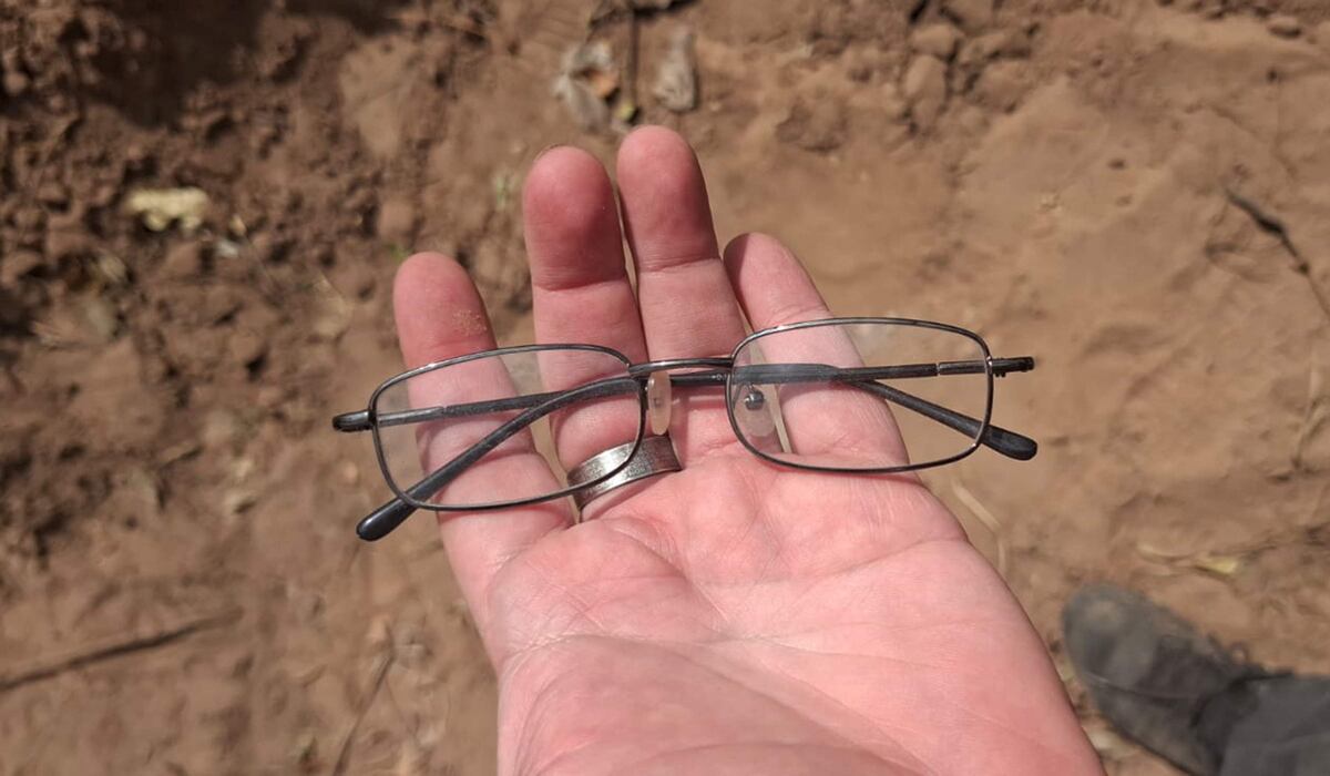 Hallazgo en caleta del EML: anteojos hallados serían de Alejandro Ramos, según Fiscalía