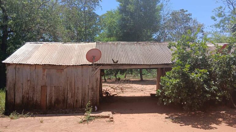 Esta es la vivienda de una de las familias afectadas del asentamiento Toro Piru 2 de Guajayvi.