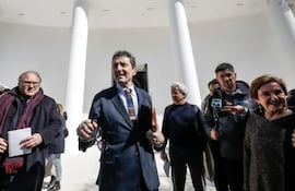 El presidente de la Fundación de la Bienal, Pietrangelo Buttafuoco, en el centro de la imagen
