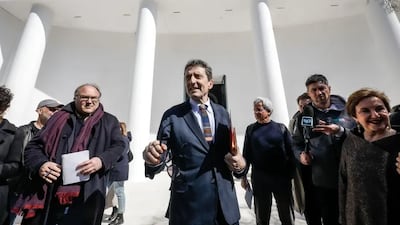 El presidente de la Fundación de la Bienal, Pietrangelo Buttafuoco, en el centro de la imagen