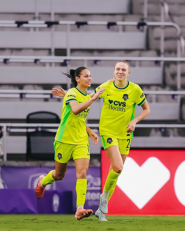 Claudia Martínez debuta como titular y guía la remontada del Washington Spirit