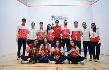 El Team Paraguay de Squash, que le ha dado nada menos que cinco medallas a nuestro país en los Bolivarianos que se desarrollan en Perú.