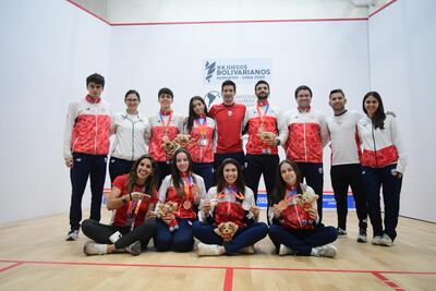 El Team Paraguay de Squash, que le ha dado nada menos que cinco medallas a nuestro país en los Bolivarianos que se desarrollan en Perú.