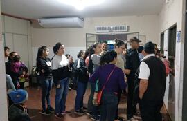 En el hospital regional de San Pedro, muchos pacientes acuden a diarios, pese a la decepción en infraestructuras y equipos de la unidad de salud de referencia.