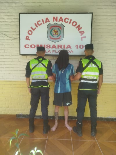 Lucas Niels León Silva, de 19 años, fue detenido por la Policía como presunto autor de los disparos registrados en la playa del Camping Paraíso de Villa Florida; el arma utilizada no fue hallada y el caso quedó a cargo del Ministerio Público.