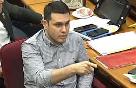 Senador Hernán David Rivas Román (ANR - cartista), procesado por su presunto título falso de abogado.