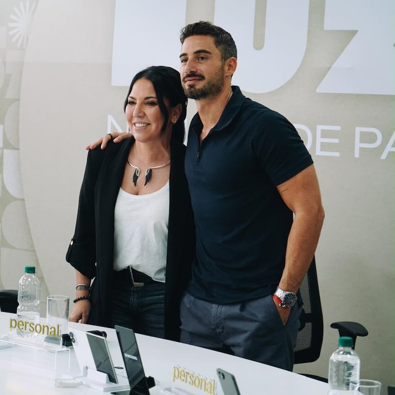 Gaby Rivero y Nicolás Occhiato encendieron las cámaras de un canal de streaming pensado para una generación que ya no miraba televisión.