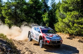 Alejandro Galanti y Marcelo Toyotoshi (Toyota GR Yaris Rally2) cerraron otra etapa del díficil Rally Acrópolis de Grecia.