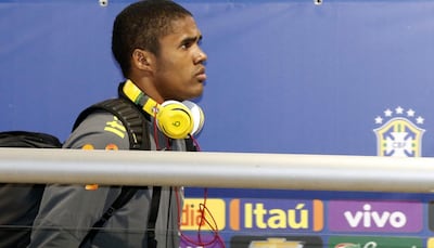 Douglas Costa, en problemas con la justicia por prestación alimentaria.