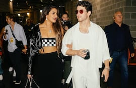 Priyanka Chopra y Nick Jonas llegando al Yankees Stadium para el show de los Jonas Brothers.