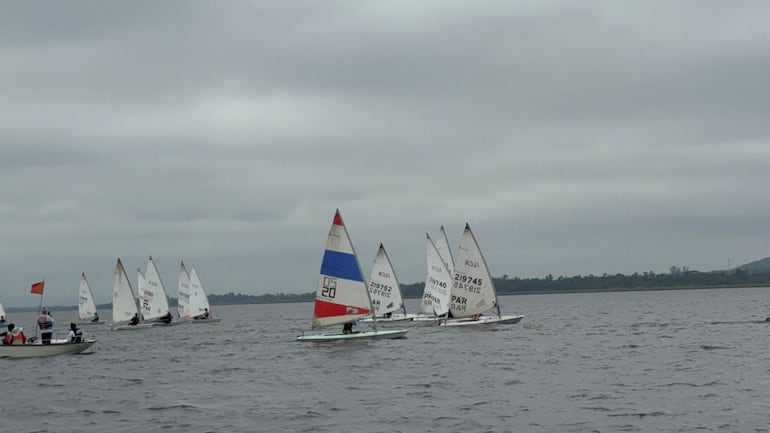 Regata correspondiente a la Sexta Fecha del Ranking Nacional Fepave 2026, en el Lago Ypacaraí.