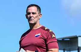 El técnico argentino Víctor Eduardo Bernay (56 años) retorna al banco de Nacional, en el partido frente a Cerro Porteño.