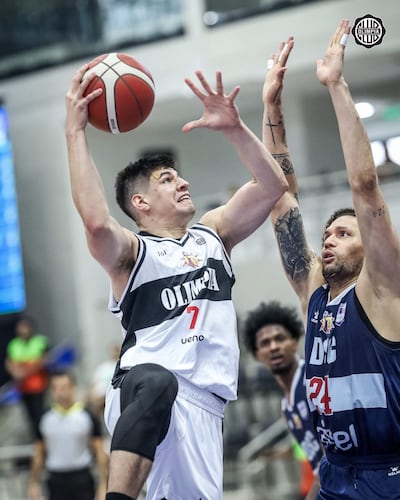 Rodney Mercado en el juego contra Defensor Sporting. Los Kings no pudieron subir al podio.