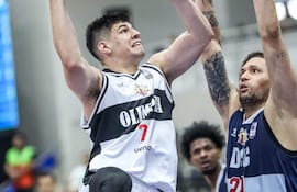 Rodney Mercado en el juego contra Defensor Sporting. Los Kings no pudieron subir al podio.