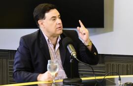 Hugo Estigarribia y Eduardo Nakayama reflexionaron sobre la transición hacia la democracia en Paraguay.