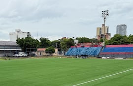 Así luce la nueva pista de juego del estadio del Independiente de Campo Grande, en una obra realizada por la empresa SportCesped para el Recoleta FC.