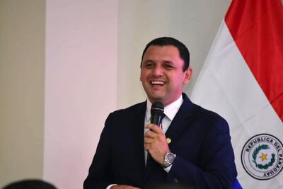 Richard Ramírez (ANR-HC), gobernador de Misiones, firmó la adjudicación con la empresa mimada de la institución.