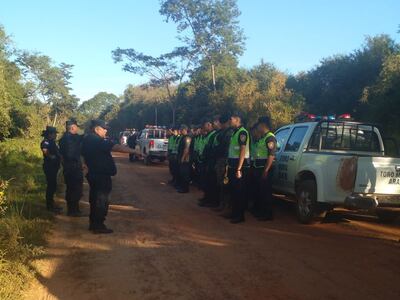 Policía Nacional realiza rastrillaje en zona boscosa de San José de los Arroyos en Caaguazú, por intento de feminicidio a una mujer que recibió 30 puñaladas por su expareja.